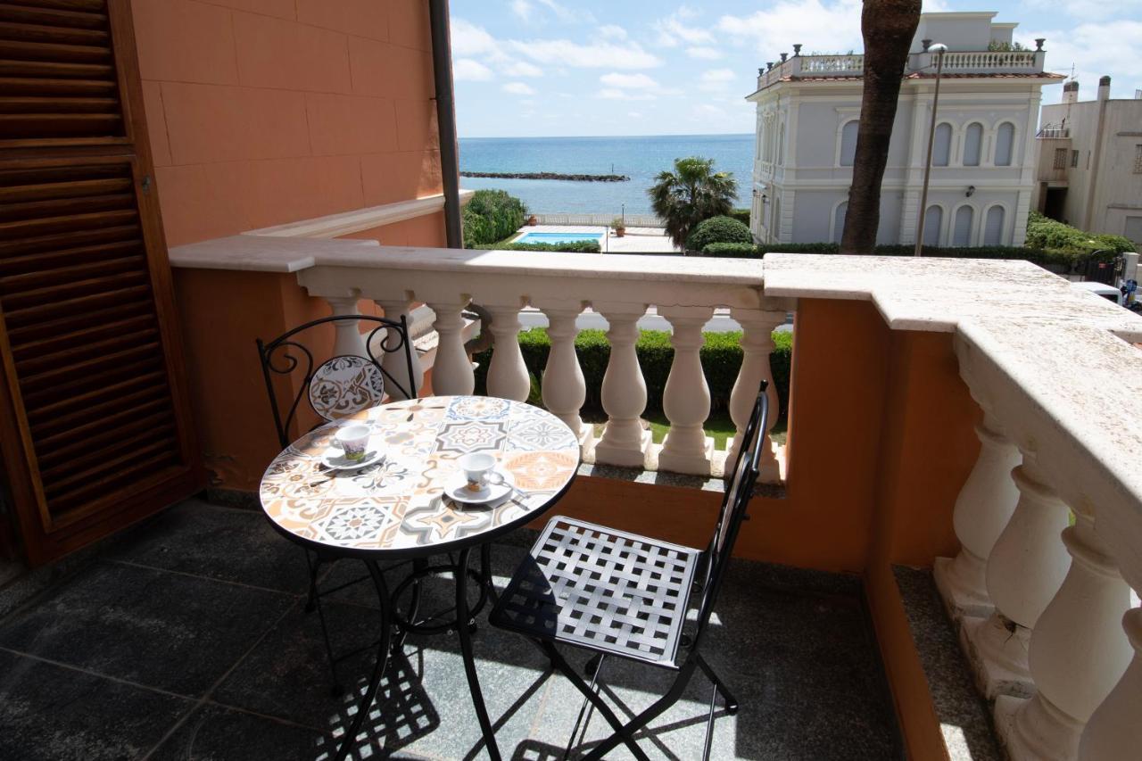 Palazzo Moresco Santa Marinella Exterior photo